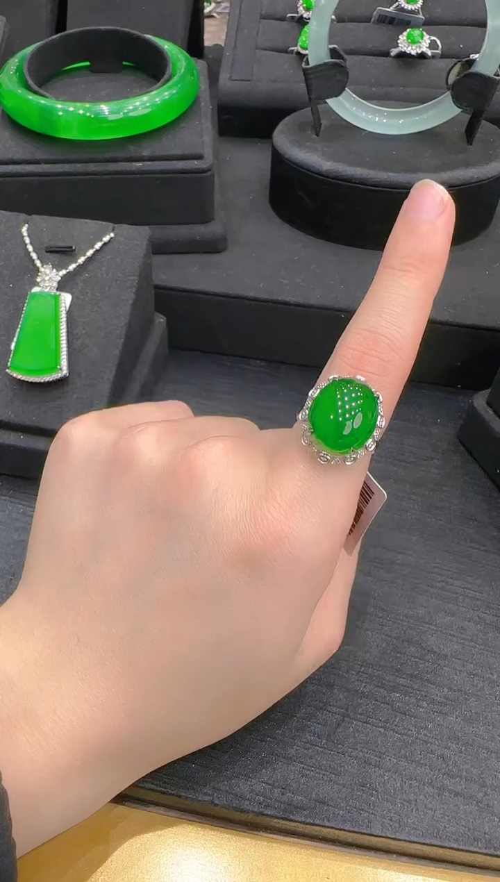 【闪购商品】翡翠戒指18K金镶嵌天然翡翠A货