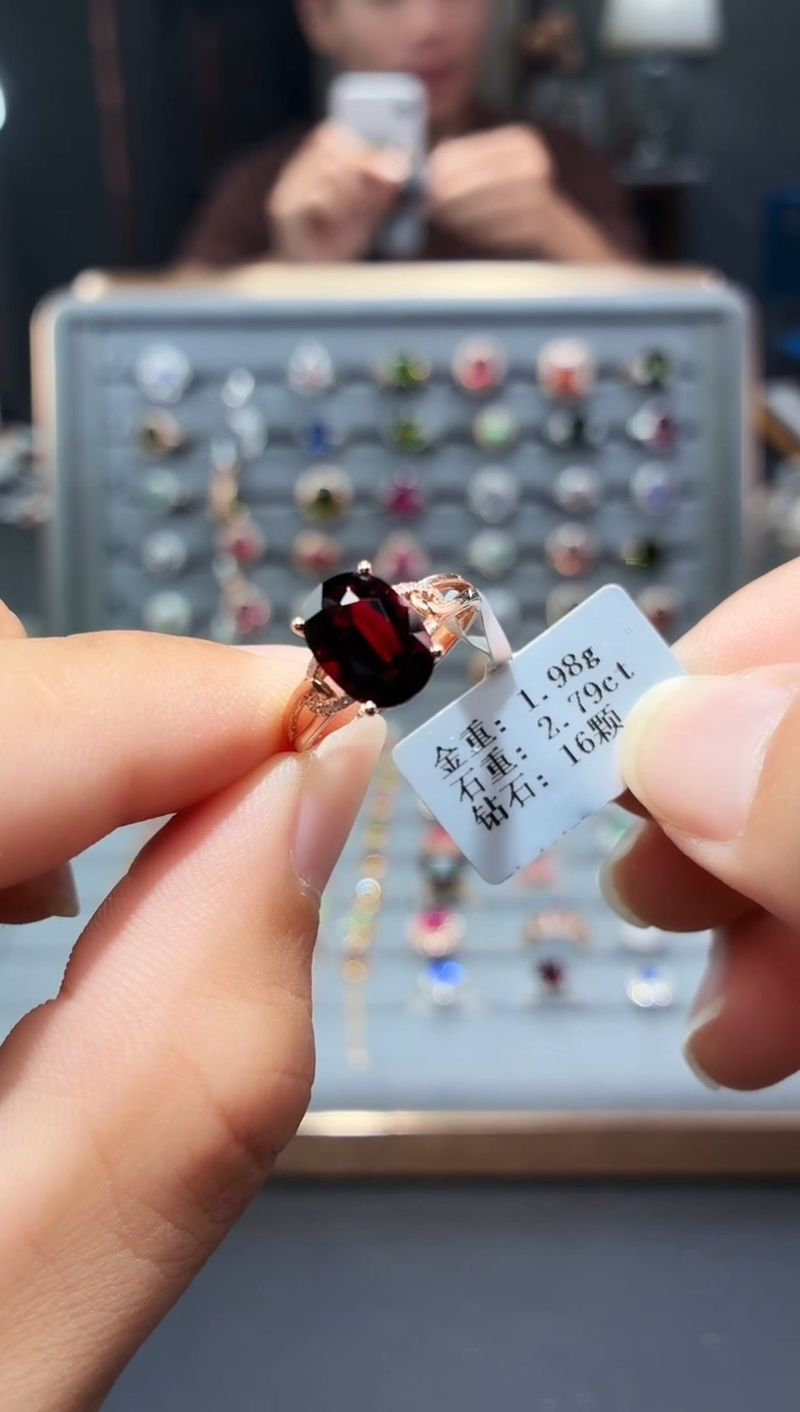 18K金镶嵌戒指碧玺2.79.