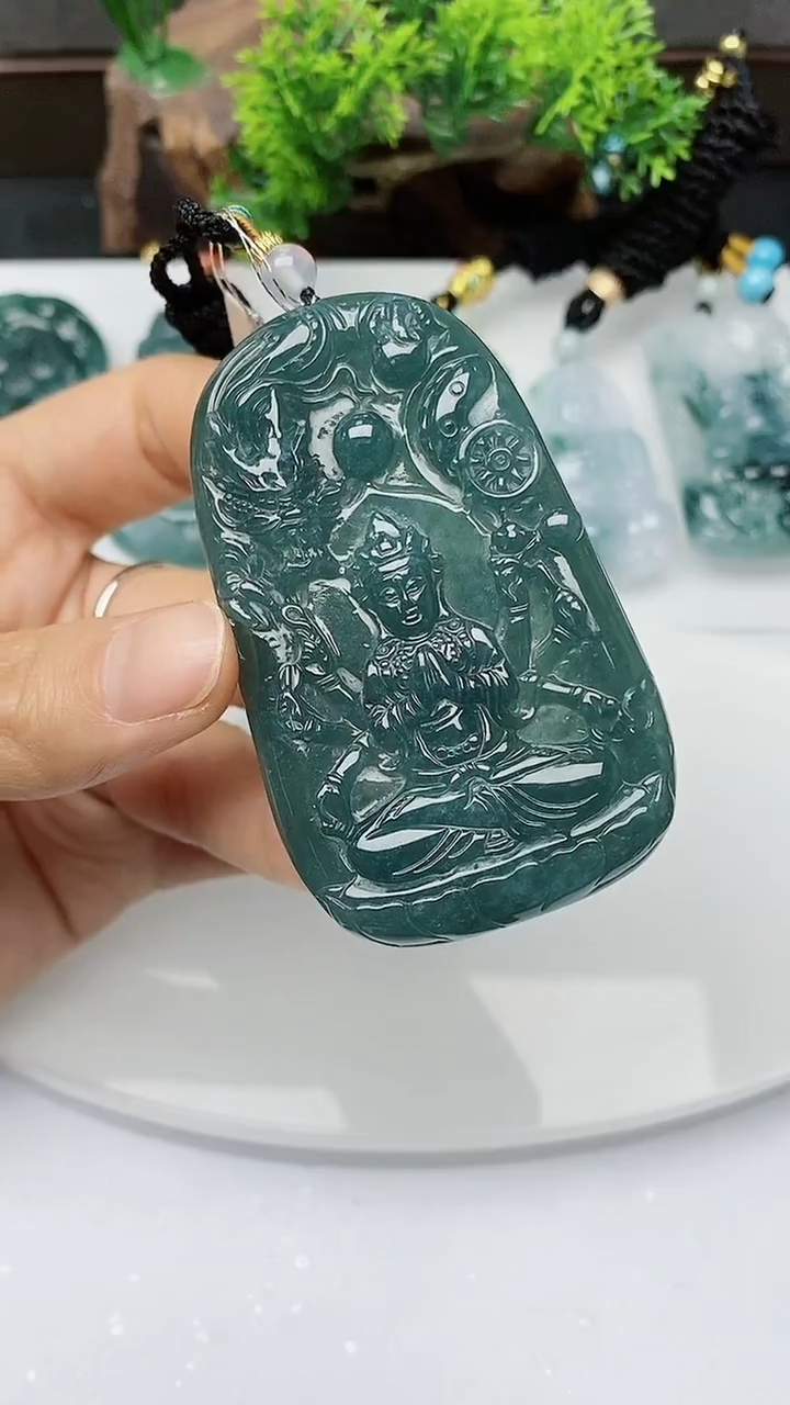 【闪购商品】翡翠颈饰未镶嵌        