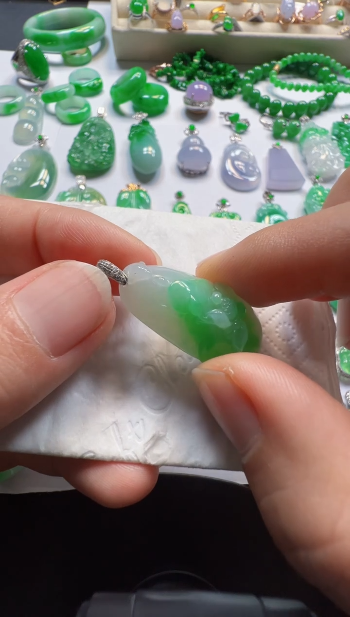 吊坠(不含链)18K金镶嵌翡翠3980