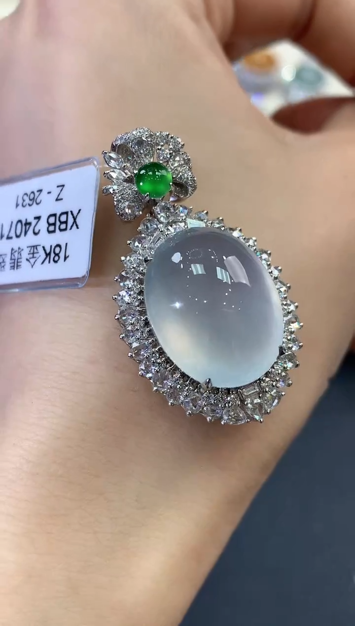 【闪购商品】翡翠吊坠(不含链)18K金镶嵌D50   