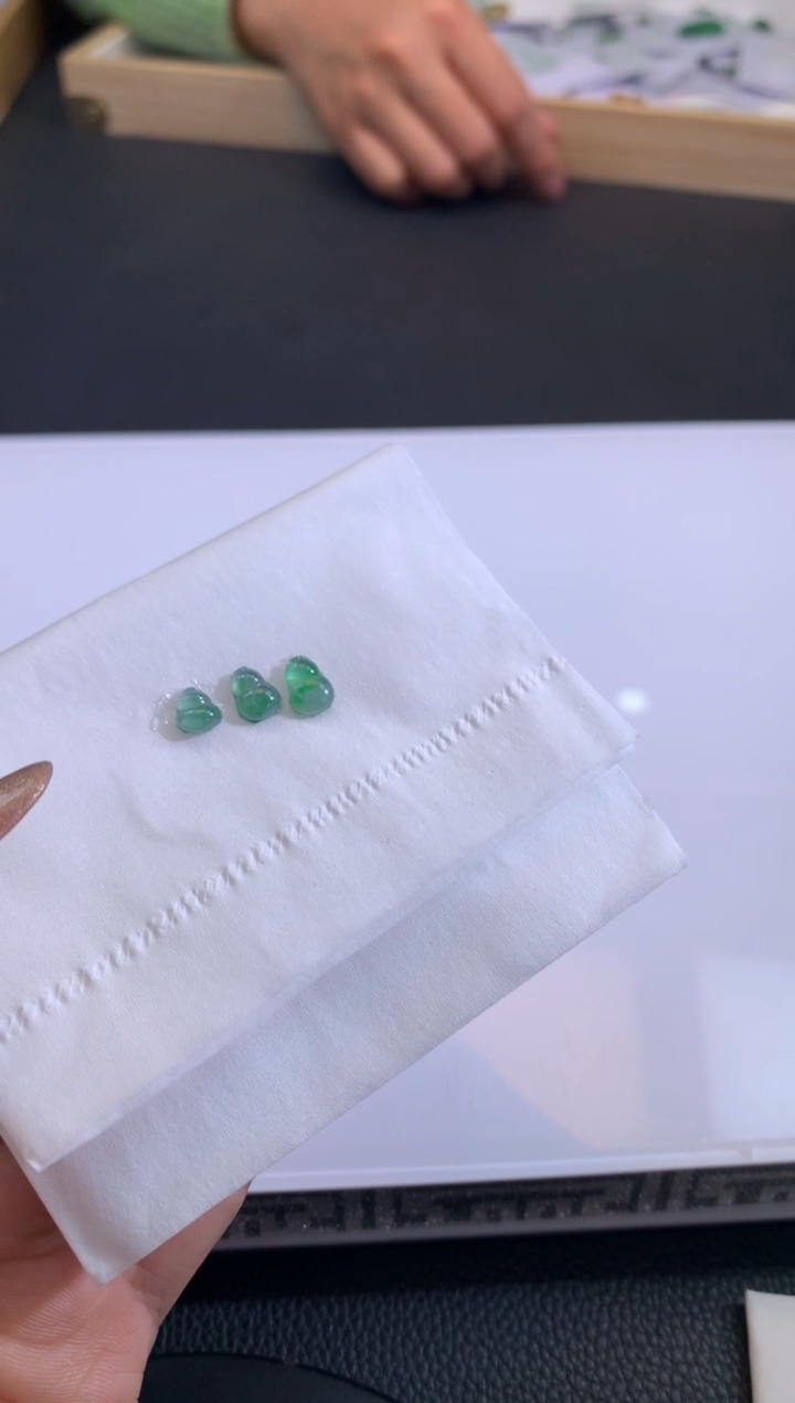 【闪购商品】定制翡翠未镶嵌翡翠