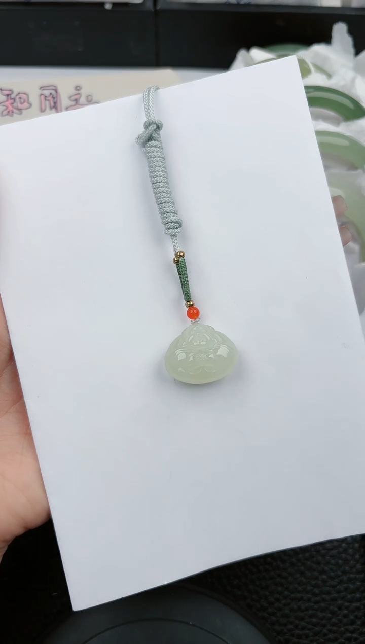 【闪购商品】和田玉吊坠(赠链)未镶嵌555微色差T