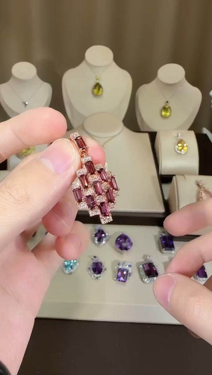 【闪购商品】石榴石颈饰银S925镶嵌设计款