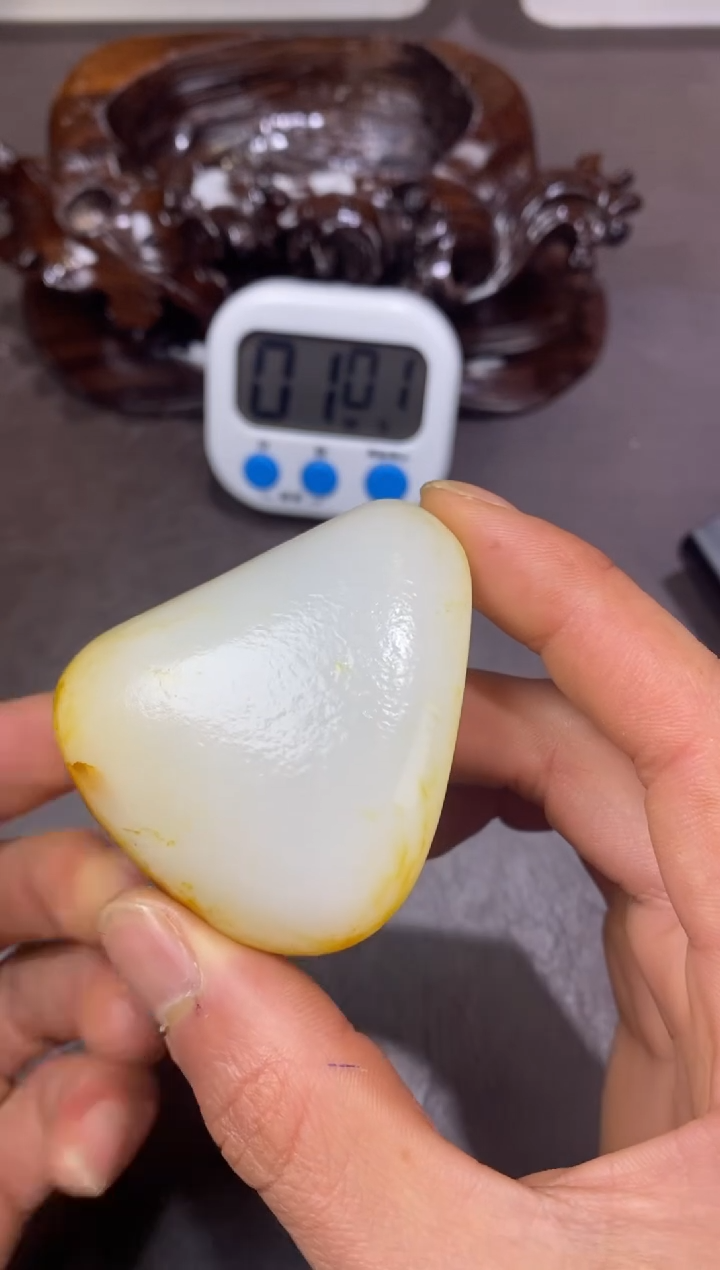 未镶嵌和田玉摆件厚****.和田玉