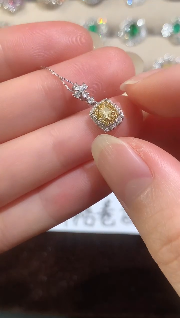 18K金镶嵌吊坠(不含链)钻石D40|1880