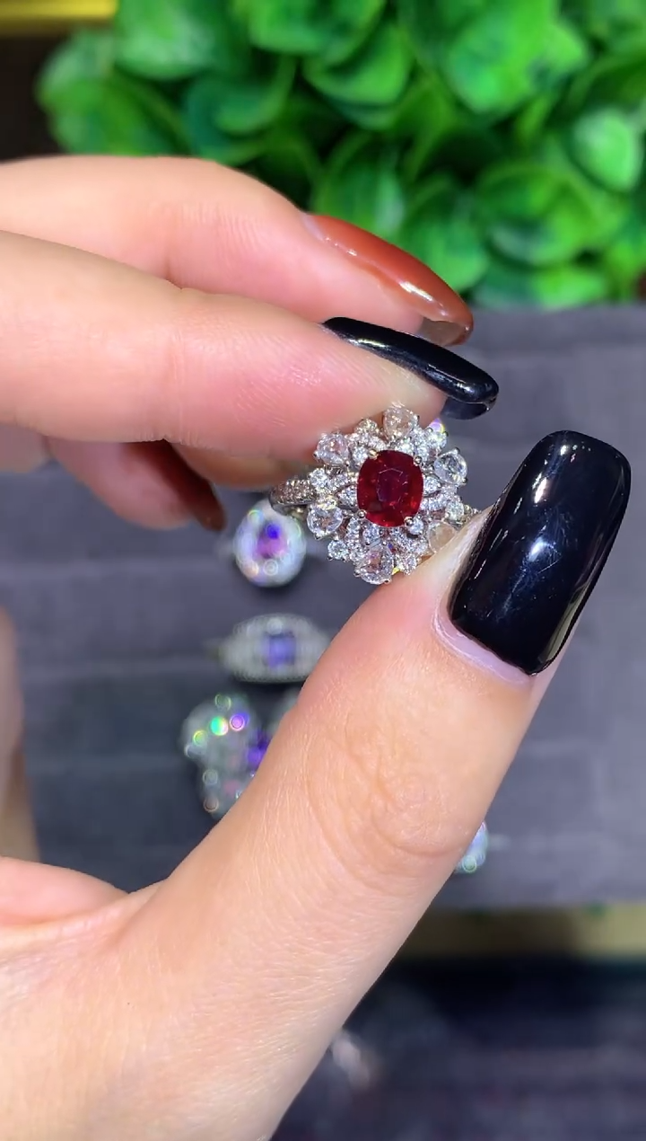 18K金镶嵌戒指红宝石0.75CT