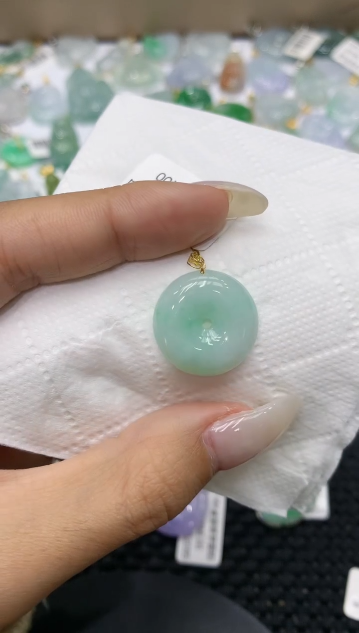 颈饰18K金镶嵌翡翠111111111111