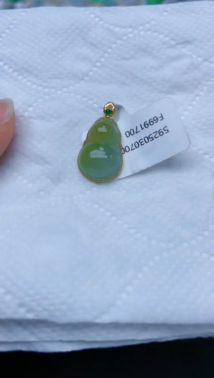 翡翠18K金镶嵌颈饰天然缅甸A货翡翠