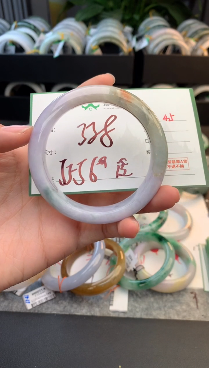 未镶嵌定制翡翠毛货需精细抛光+多人