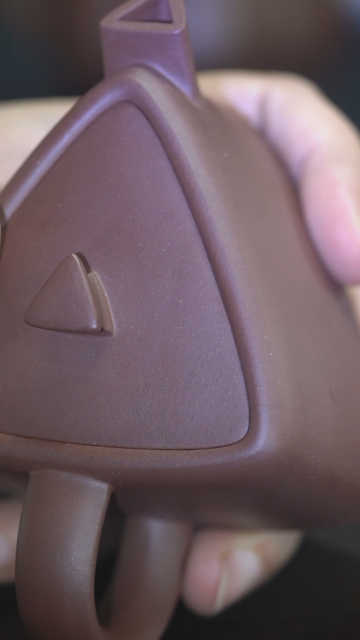 茶壶紫砂正****友半手工紫泥三角120cc