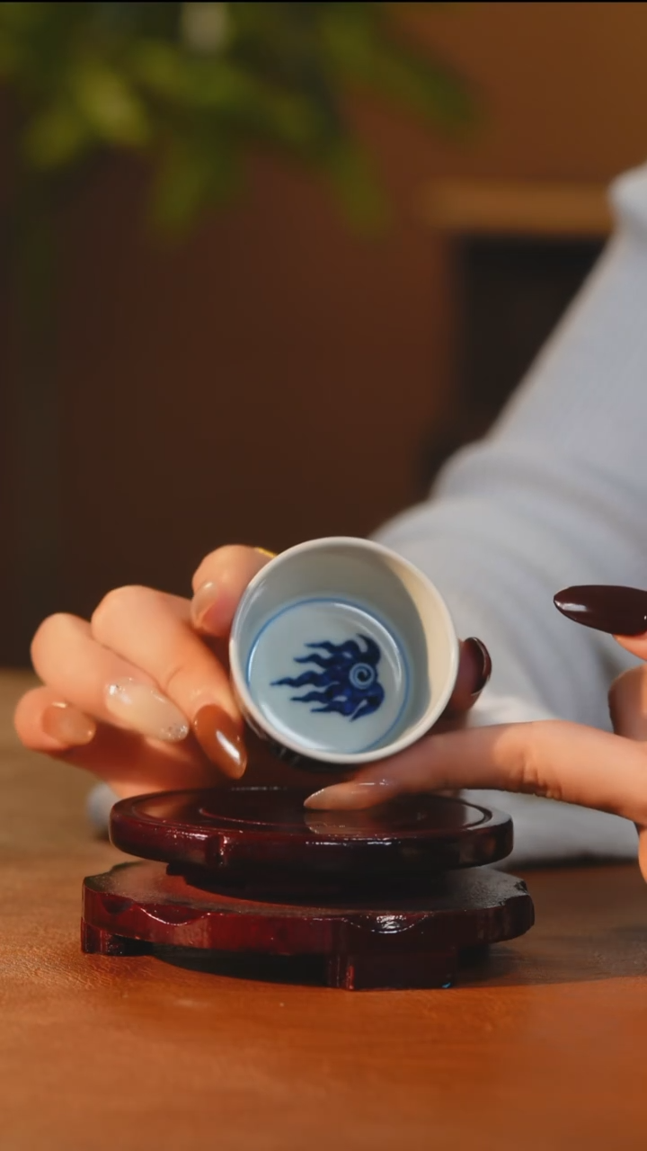 蓝底八宝小直口  