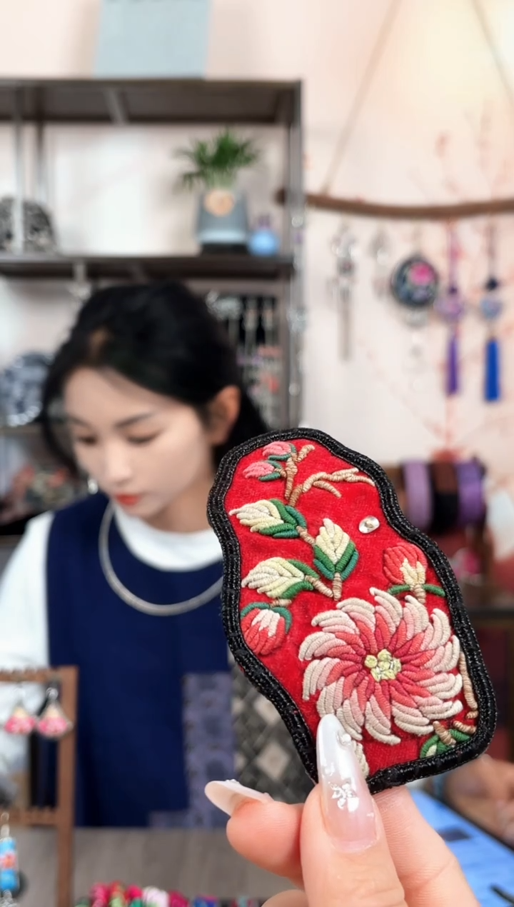 织绣民族风非遗老绣饰品245