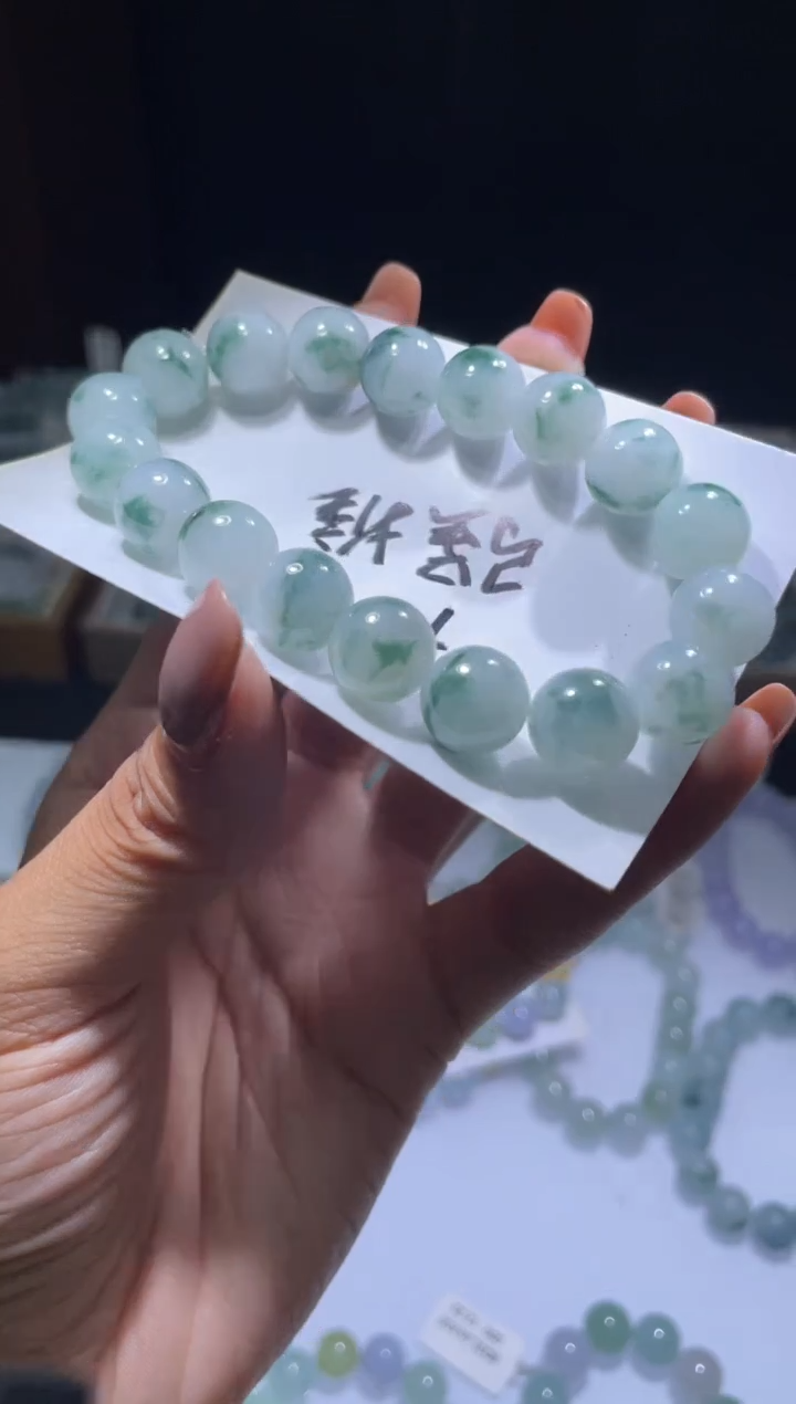 定制翡翠未镶嵌翡翠手串