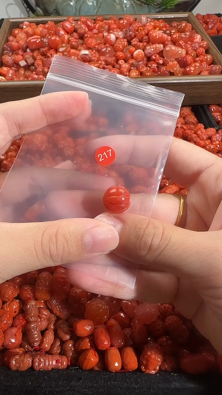 颈饰未镶嵌南红玛瑙1