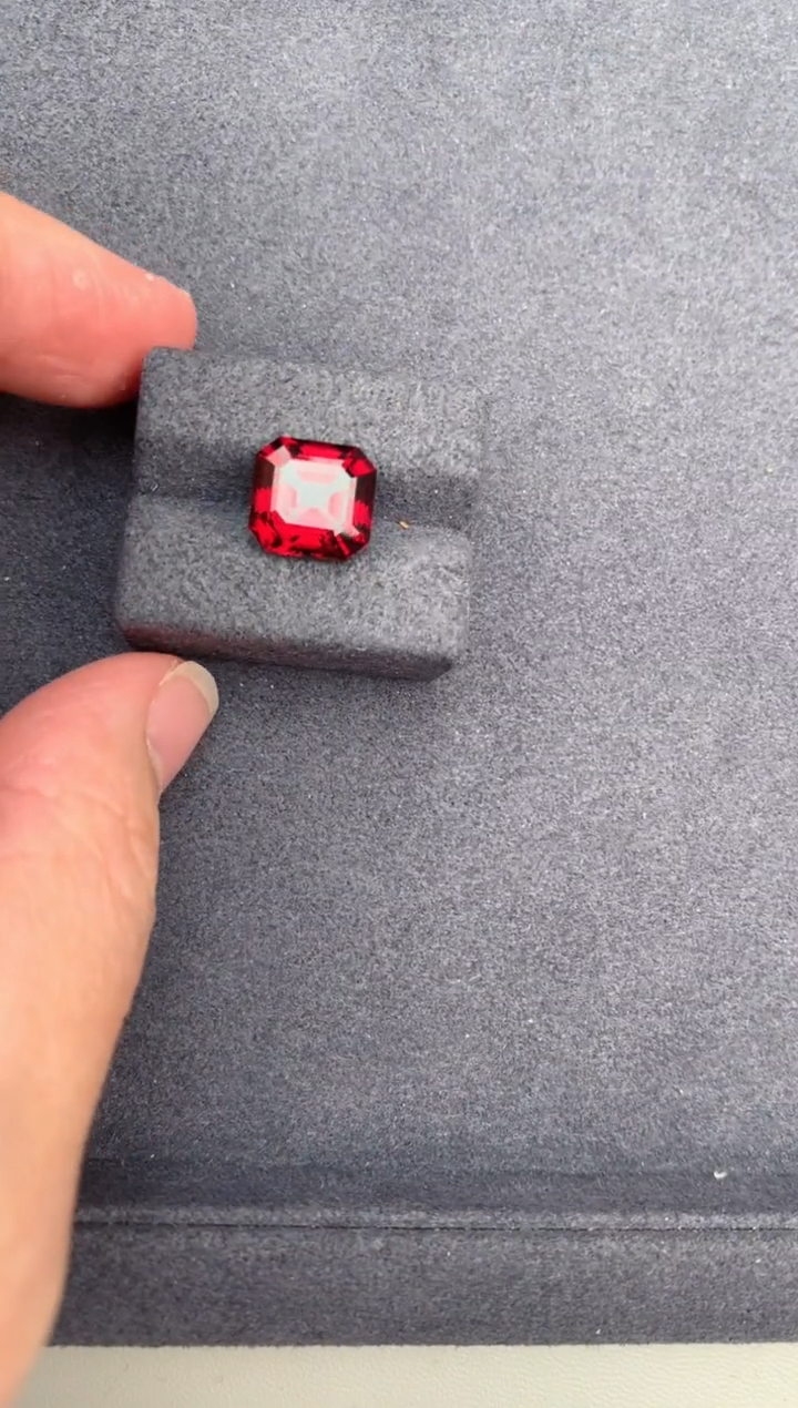 【闪购商品】石榴石裸石未镶嵌5.8ct镁铝榴石