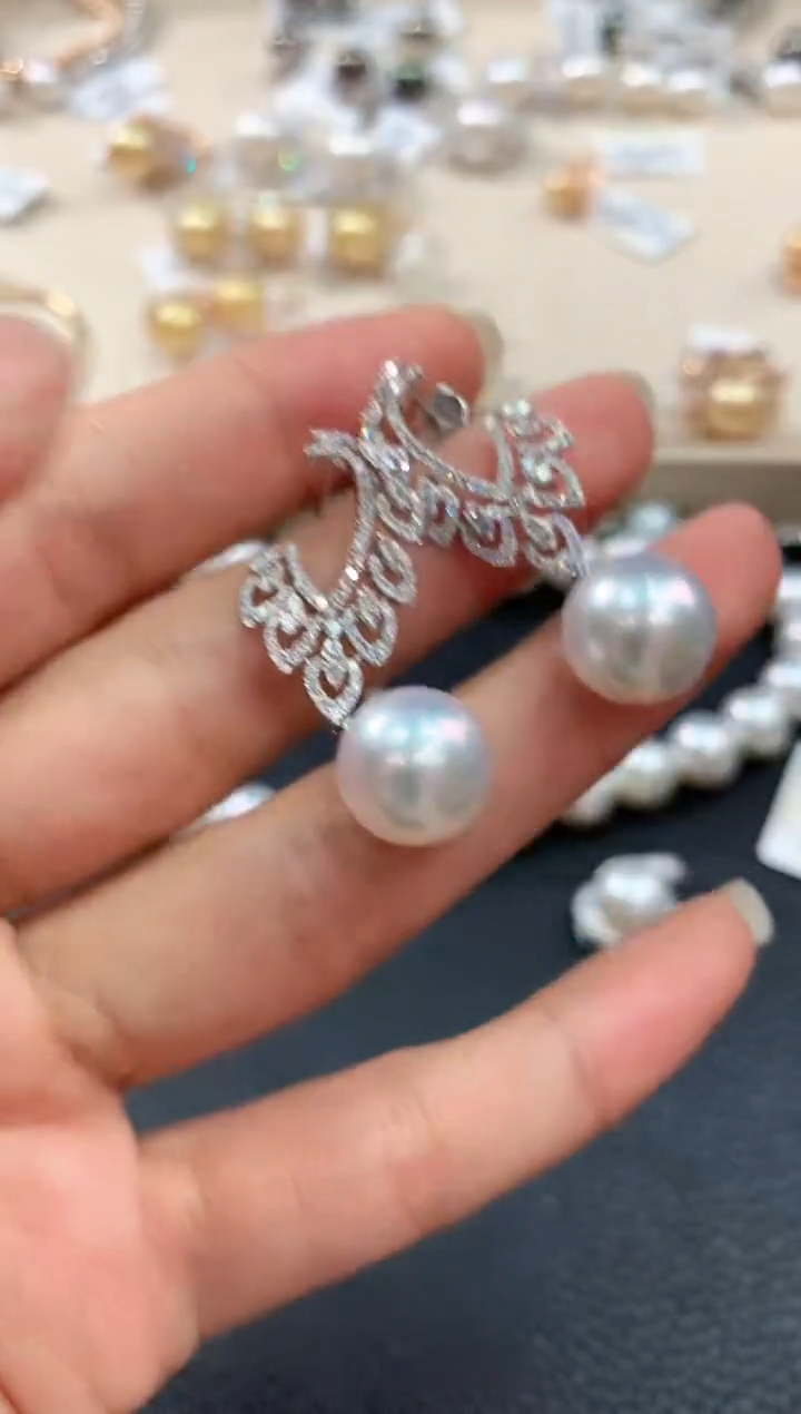 【闪购商品】18K金镶嵌海水珍珠耳饰m193