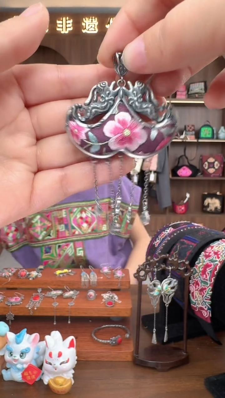 【闪购商品】织绣扶光苗绣传承109