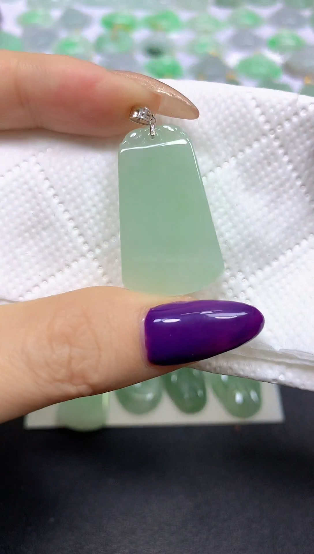 颈饰18K金镶嵌翡翠 