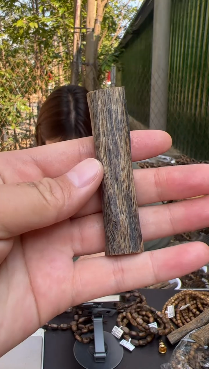 【闪购商品】沉香手把件9克绿奇楠原料