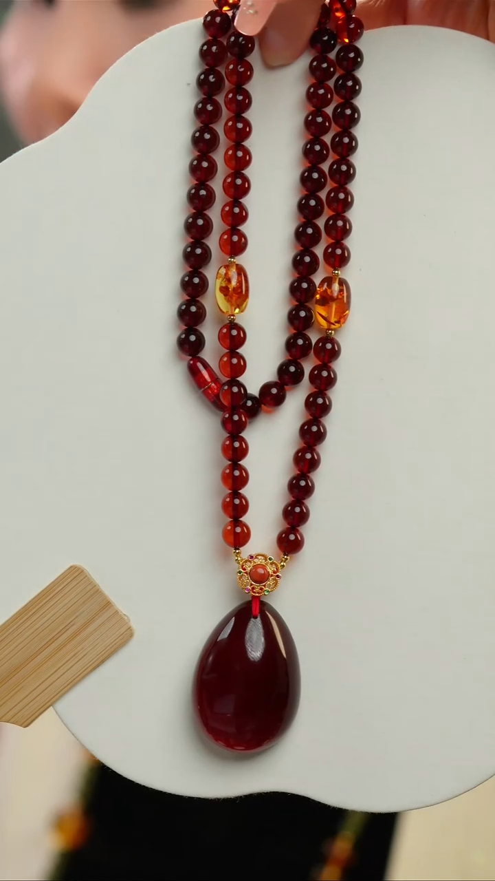 【闪购商品】血珀颈饰未镶嵌血珀水滴吊坠设计款项链