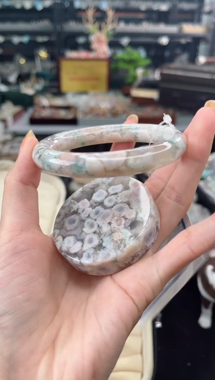 【闪购商品】石英质玉手镯未镶嵌58圈口（赠品镯心）3S913