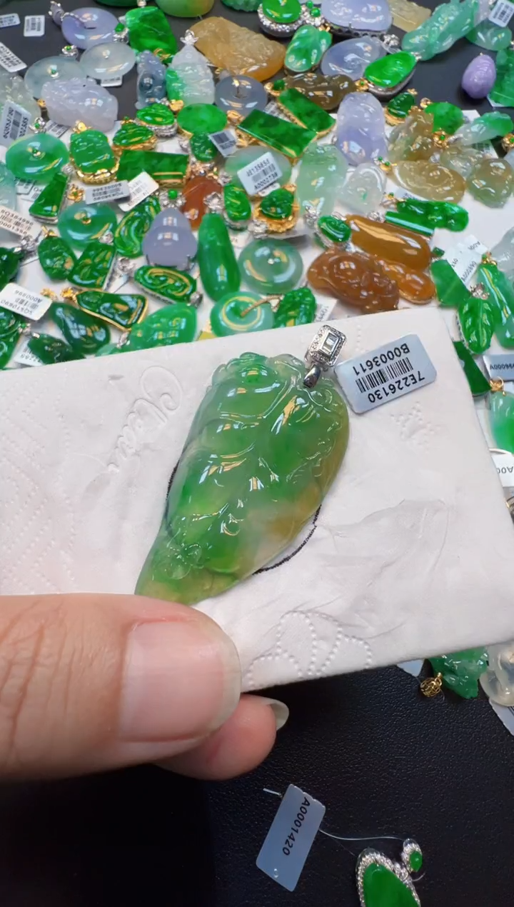 【闪购商品】翡翠吊坠(不含链)18K金镶嵌23000