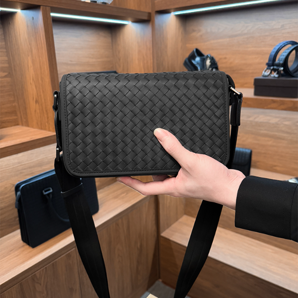 BV【消费季活动价】头层胎牛皮单肩斜挎包时尚休闲百搭挎包邮差包