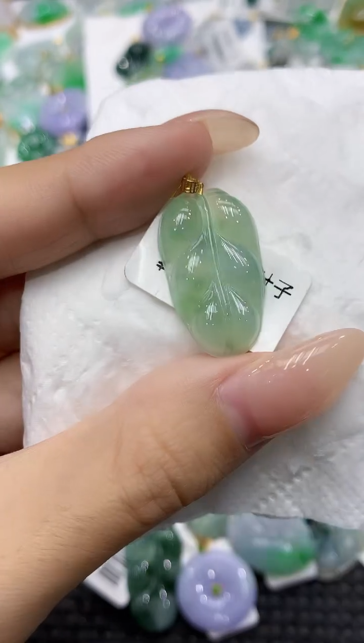 颈饰18K金镶嵌翡翠111111111111