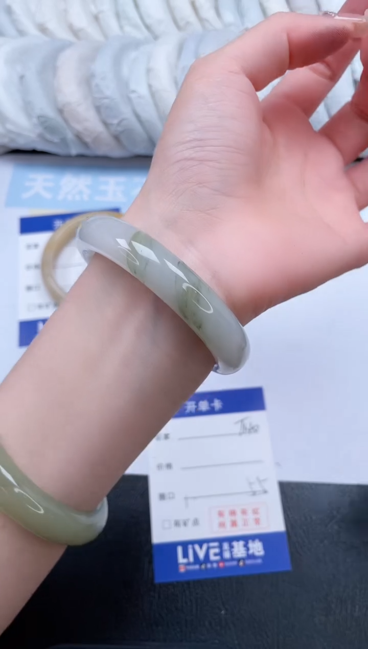 【闪购商品】石英质玉手镯未镶嵌T140-55