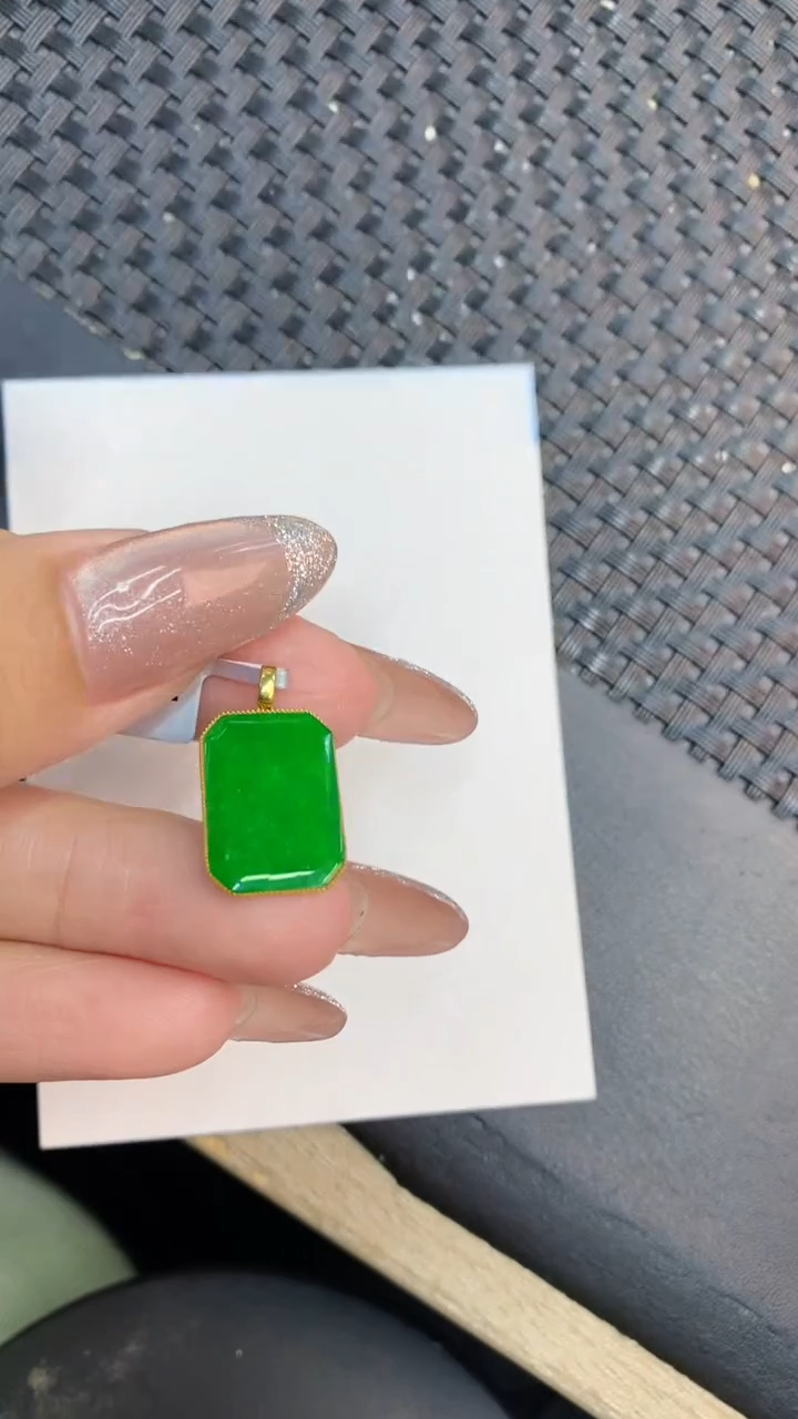 颈饰18K金镶嵌翡翠1