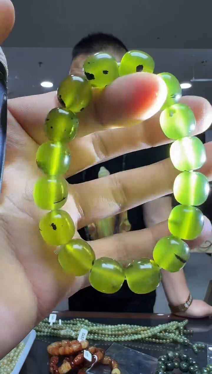 未镶嵌蛇纹石玉手串多样性发货其中发一
