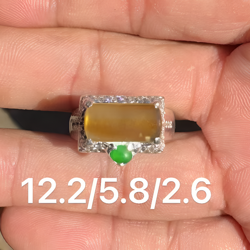 0117(小哪吒在源头)玻璃种翡翠炸光少见茶金色马鞍戒面荧光足M50