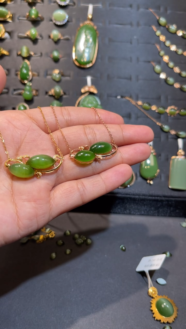 【闪购商品】和田玉碧玉猫眼吊坠项链18K金镶嵌多样性发一