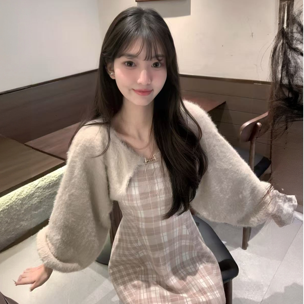 樱花妹妹清楚系甜美毛茸小香风针织开衫+短款格纹吊带裙两件套女