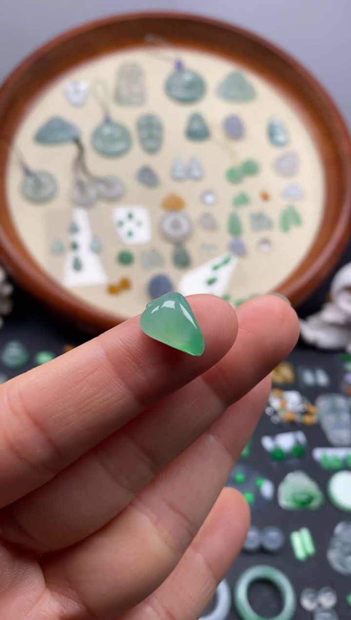 颈饰未镶嵌翡翠果緑福瓜/芬