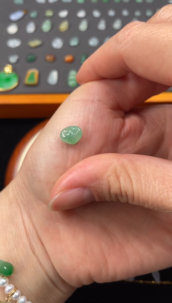 吊坠(不含链)18K金镶嵌翡翠一个JK708