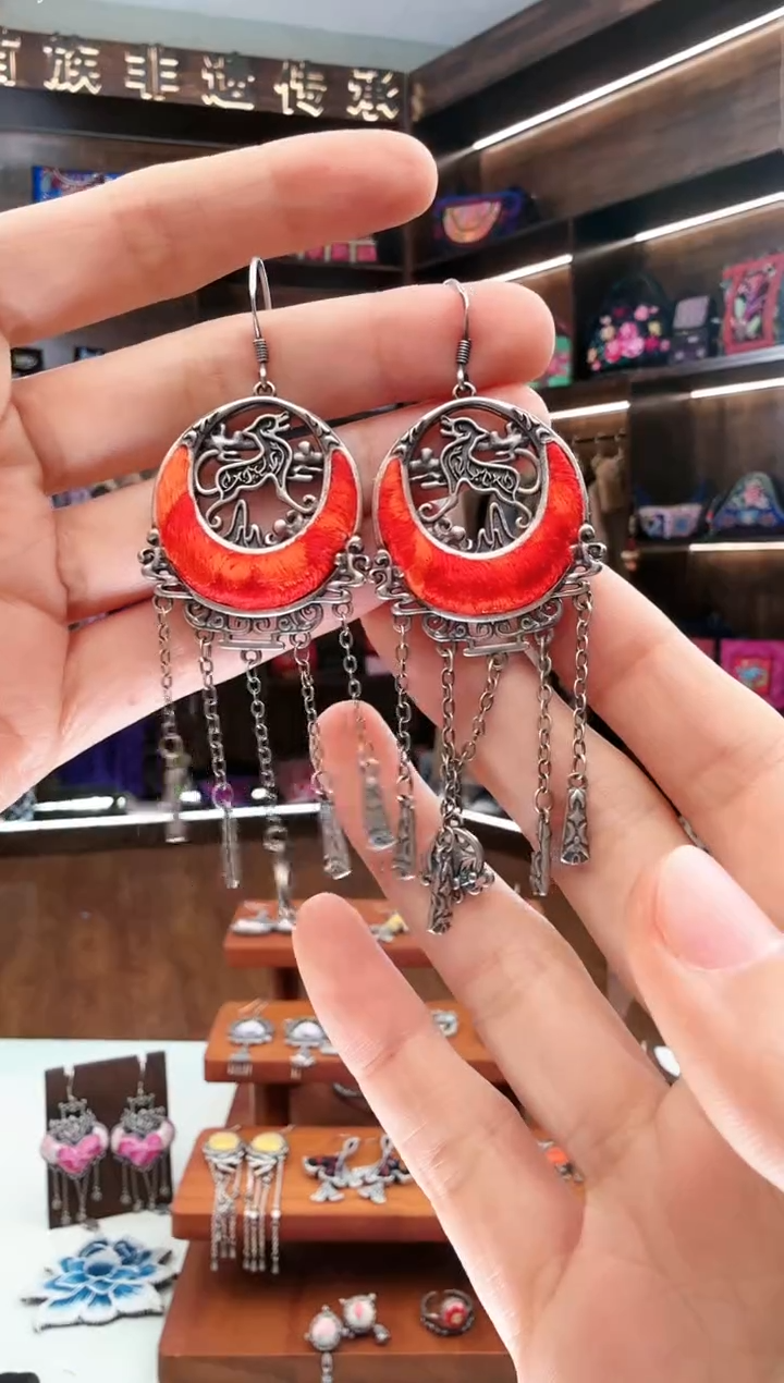 【闪购商品】织绣188蚩梦苗族古绣