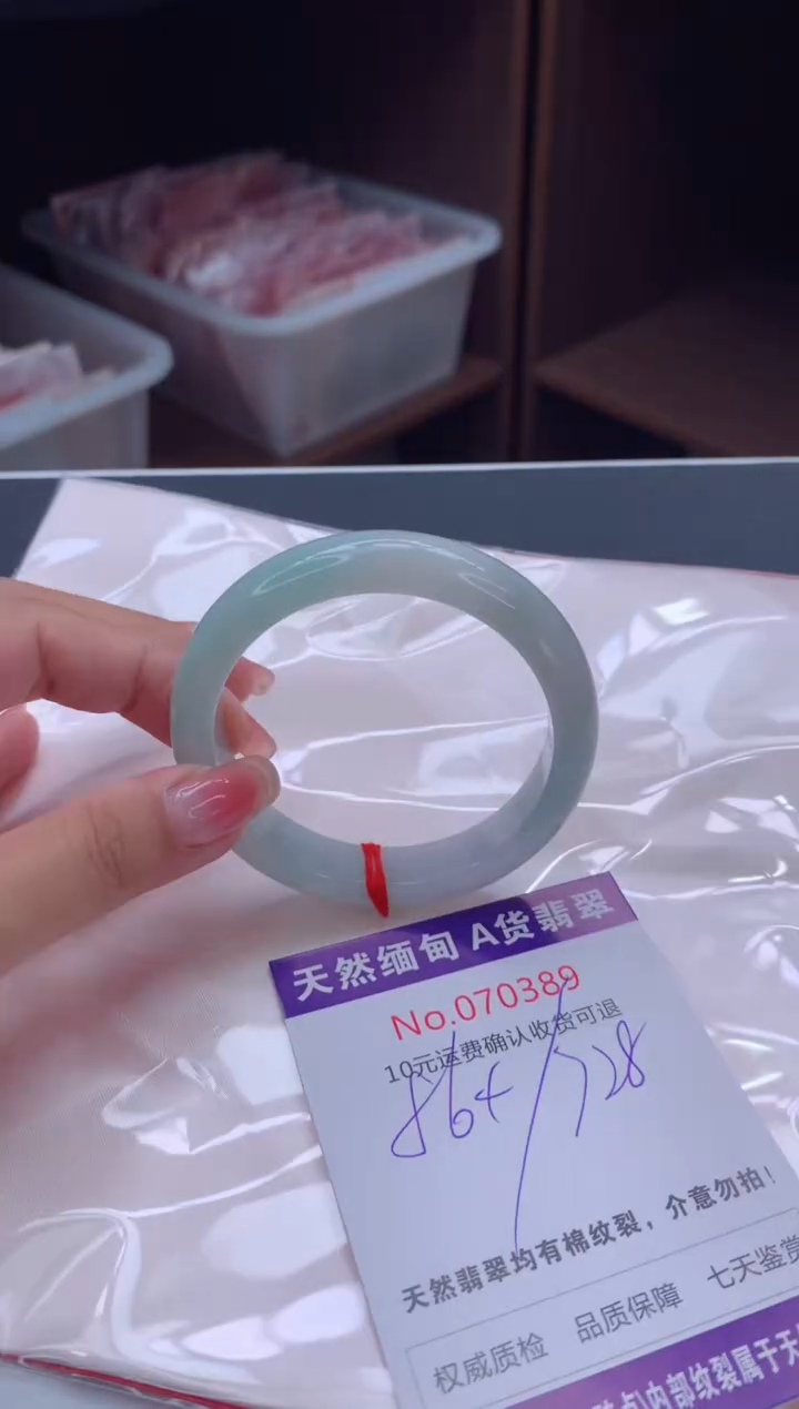 翡翠手镯未镶嵌有纹，完美者勿拍