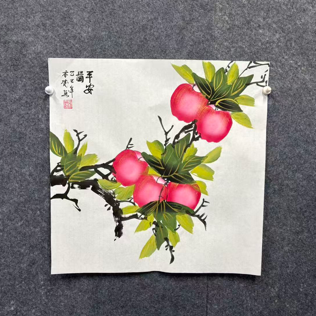 手绘国画国画宣纸作斗方苹果