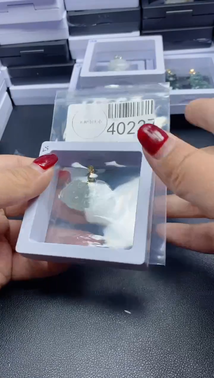 【闪购商品】翡翠吊坠(不含链)未镶嵌40237