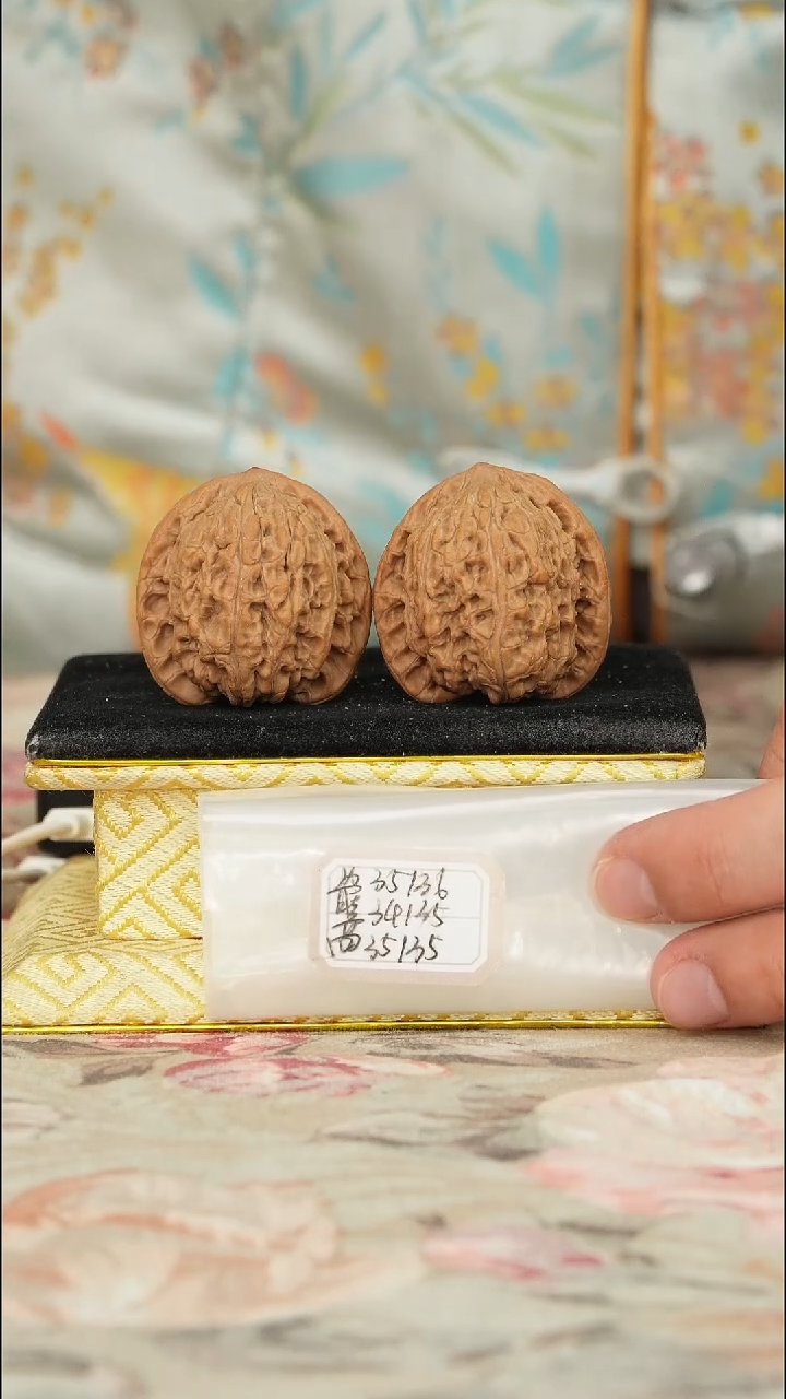 【闪购商品】文玩核桃把件密纹狮子头