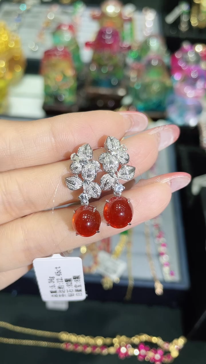 18K金镶嵌耳饰石榴石（芬达石）耳饰