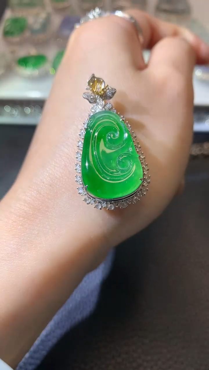 【闪购商品】翡翠吊坠(不含链)18K金镶嵌B30