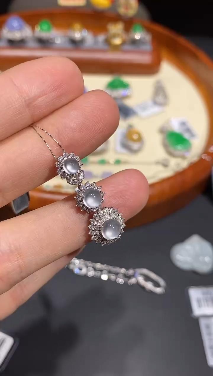 【闪购商品】翡翠颈饰18K金镶嵌吊坠