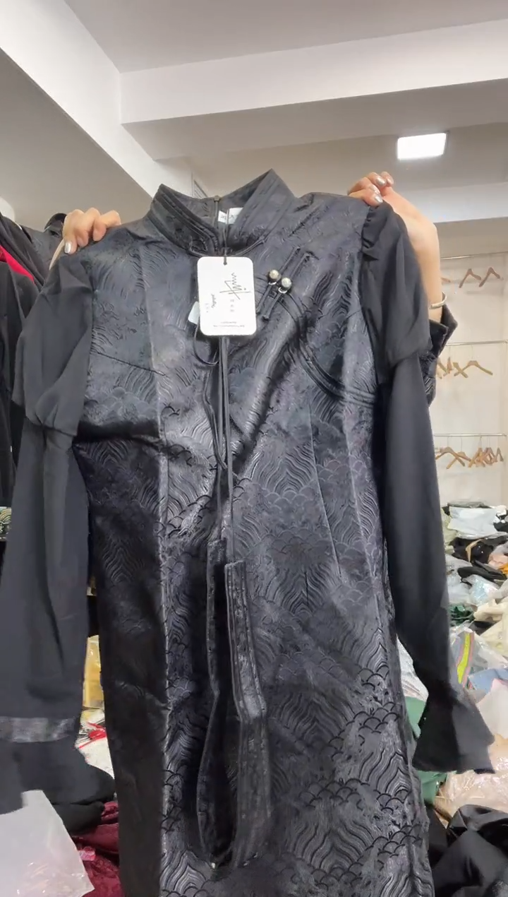 2XL码    140斤  纱袖连衣裙