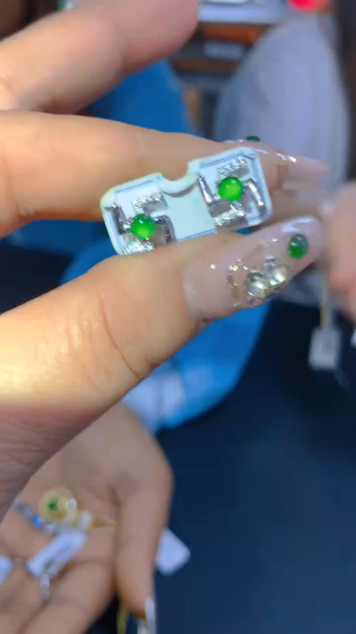 【闪购商品】翡翠耳饰未镶嵌0263016952多样性发其一