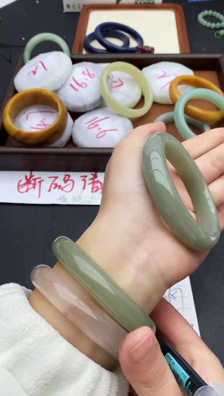 未镶嵌手镯石英质玉148+56/57