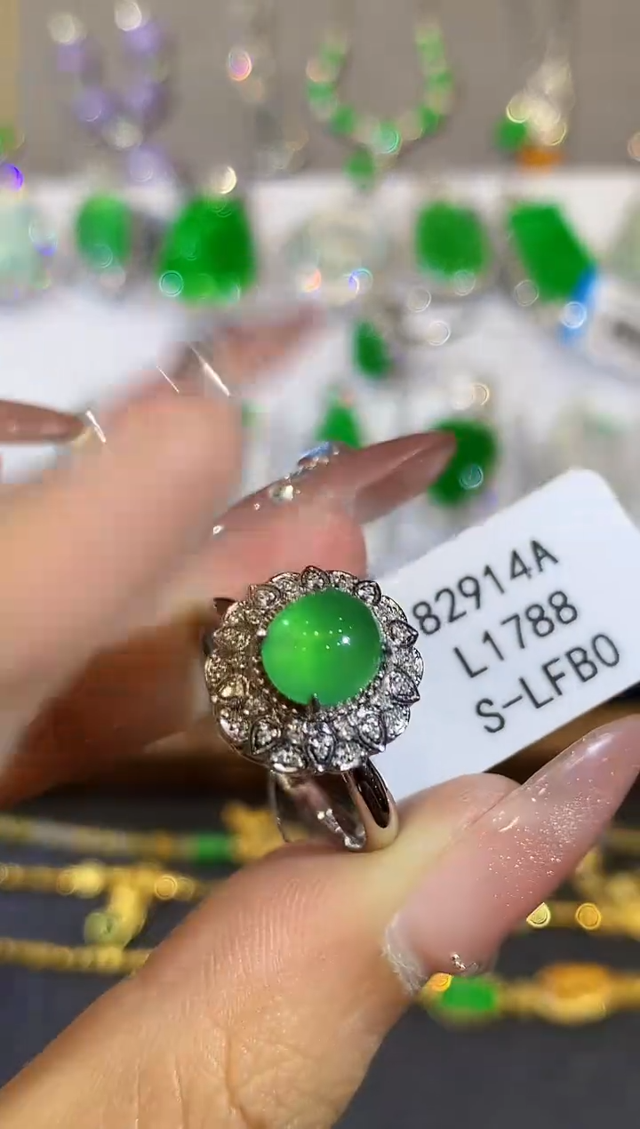 18K金镶嵌戒指翡翠L1788多样性发其一