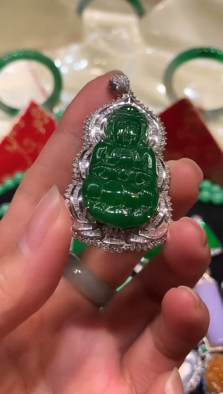 【闪购商品】翡翠吊坠(不含链)18K金镶嵌观音 